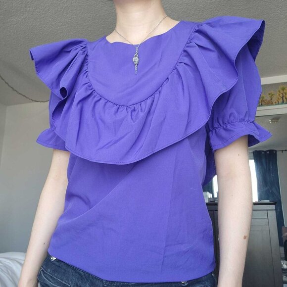 Vintage 80s purple short-sleeved top with puffy sleeves and big ruffled collar - Picture 8 of 14